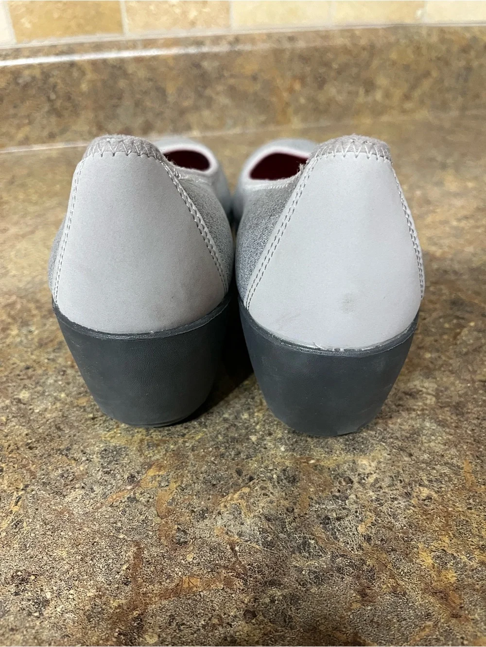NWOT Crocs Busy Day Heathered Gray Wedge Flats Sz 9 Travel Office Comfortable